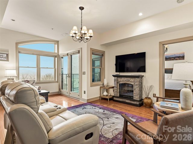 4 Chimney Crest Drive F, Asheville, NC 28806