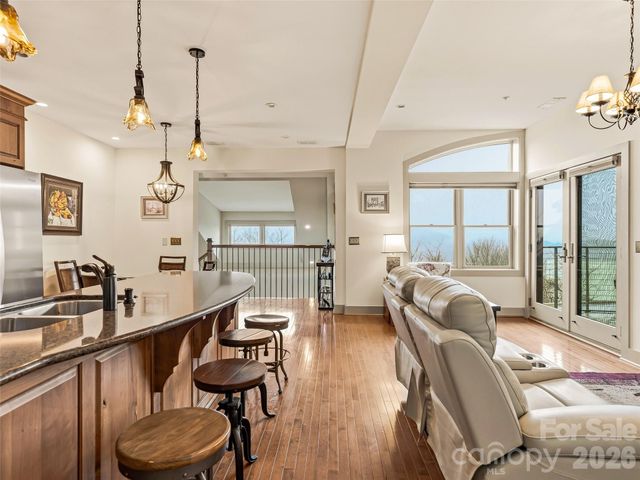 4 Chimney Crest Drive F, Asheville, NC 28806