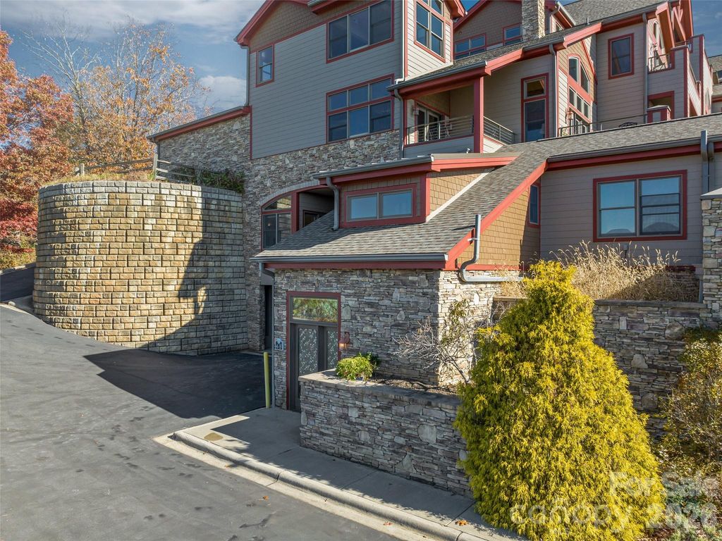 4 Chimney Crest Drive F, Asheville, NC 28806