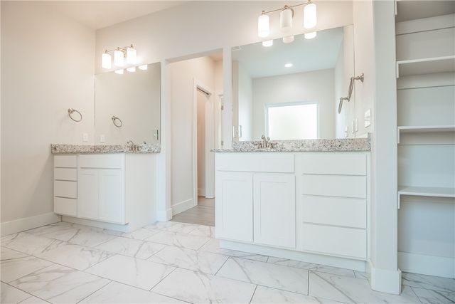 350 W Kinniburgh Drive, Farmington, AR 72730
