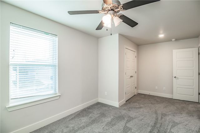 350 W Kinniburgh Drive, Farmington, AR 72730