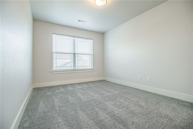 350 W Kinniburgh Drive, Farmington, AR 72730