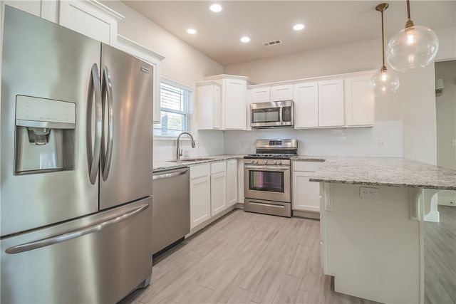 350 W Kinniburgh Drive, Farmington, AR 72730