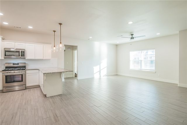 350 W Kinniburgh Drive, Farmington, AR 72730