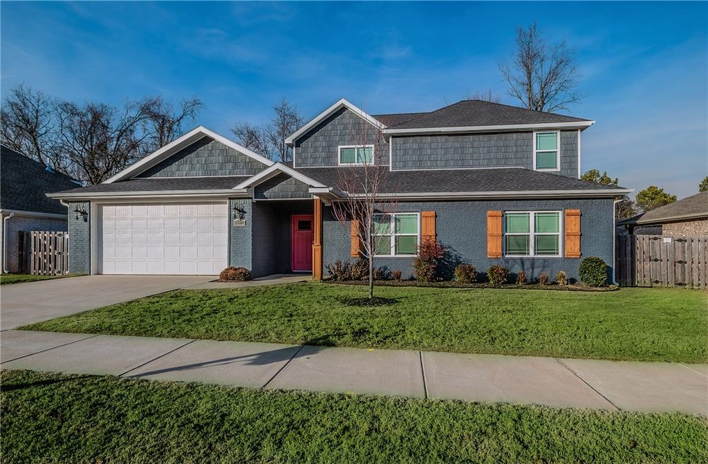 350 W Kinniburgh Drive, Farmington, AR 72730