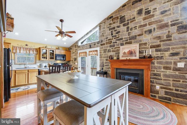 262 HOGAN DR, Basye, VA 22810