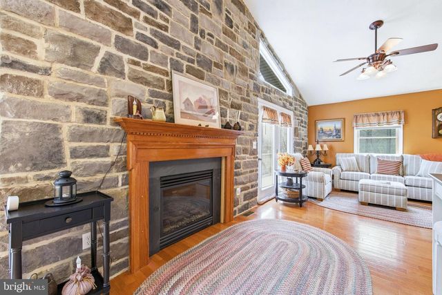 262 HOGAN DR, Basye, VA 22810