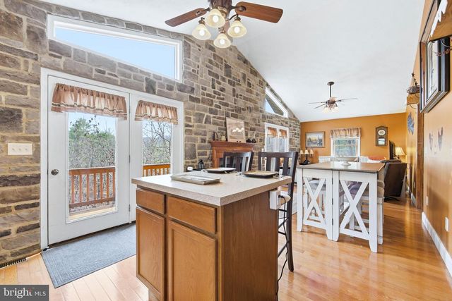 262 HOGAN DR, Basye, VA 22810