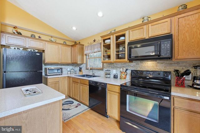 262 HOGAN DR, Basye, VA 22810