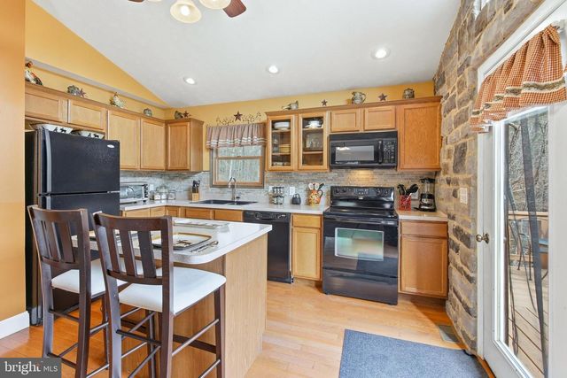 262 HOGAN DR, Basye, VA 22810