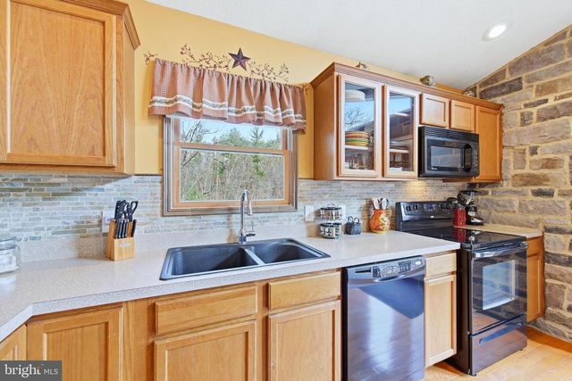 262 HOGAN DR, Basye, VA 22810