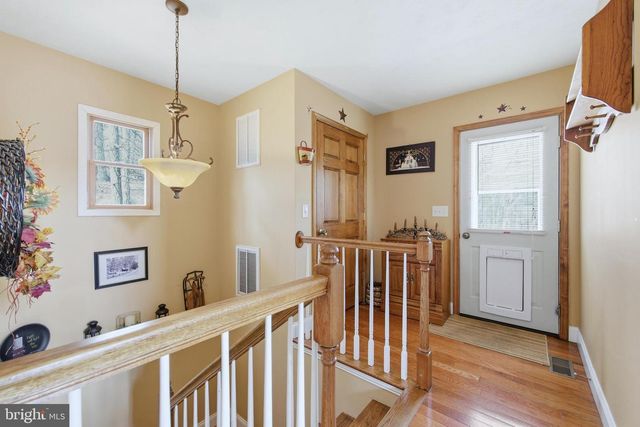 262 HOGAN DR, Basye, VA 22810