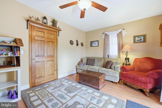 262 HOGAN DR, Basye, VA 22810