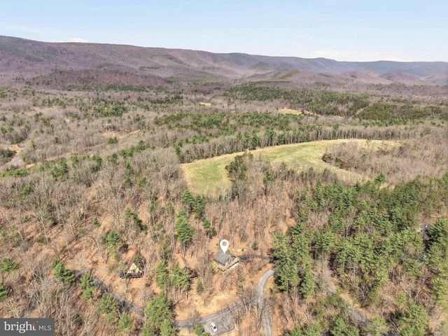 262 HOGAN DR, Basye, VA 22810