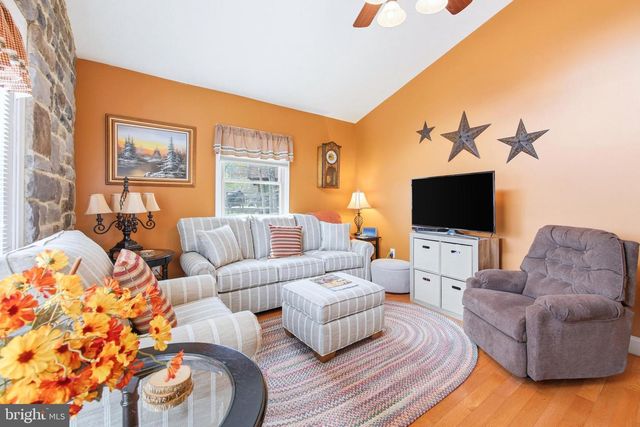 262 HOGAN DR, Basye, VA 22810