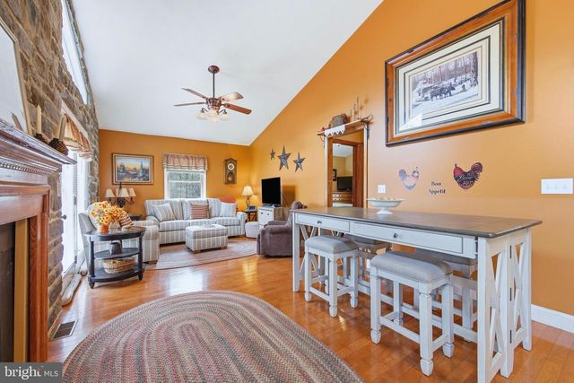 262 HOGAN DR, Basye, VA 22810