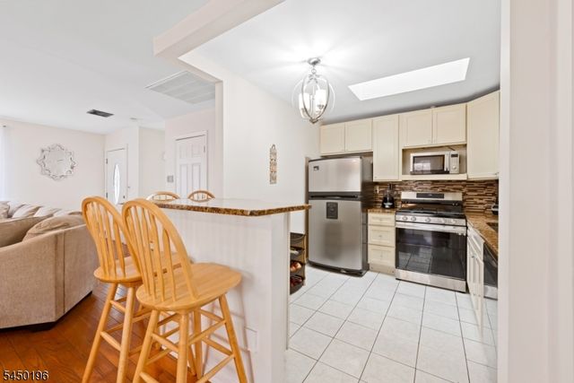 13 James St, Dover Town, NJ 07801