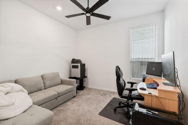 1329 Knollbridge Point Lane, Pinehurst, TX 77362