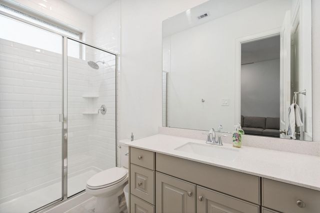 1329 Knollbridge Point Lane, Pinehurst, TX 77362