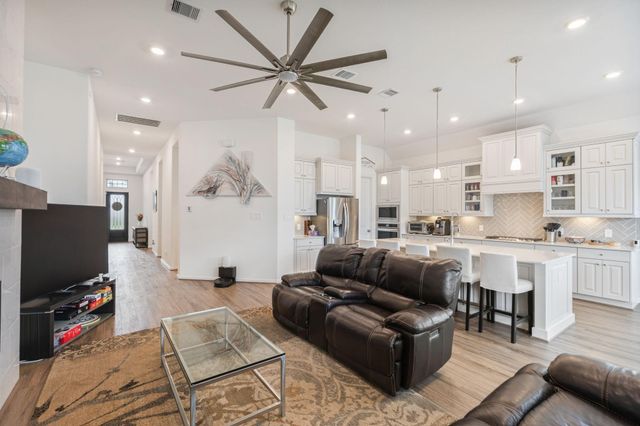 1329 Knollbridge Point Lane, Pinehurst, TX 77362