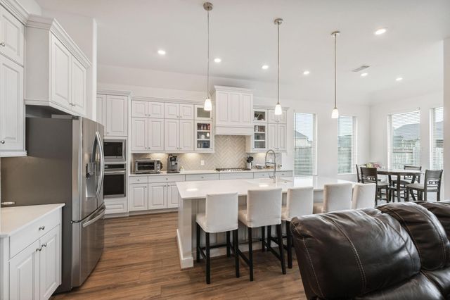 1329 Knollbridge Point Lane, Pinehurst, TX 77362