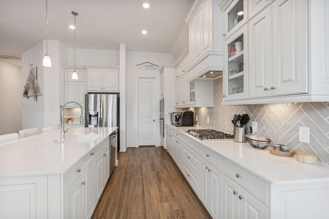 1329 Knollbridge Point Lane, Pinehurst, TX 77362