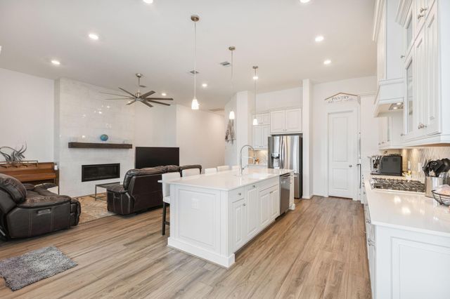 1329 Knollbridge Point Lane, Pinehurst, TX 77362
