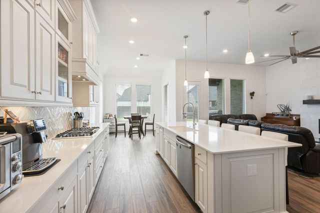 1329 Knollbridge Point Lane, Pinehurst, TX 77362
