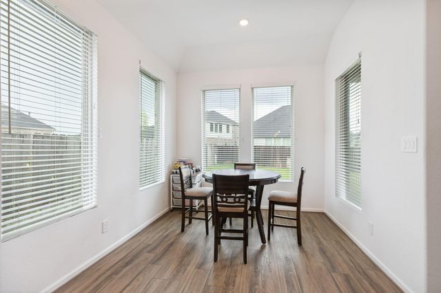 1329 Knollbridge Point Lane, Pinehurst, TX 77362