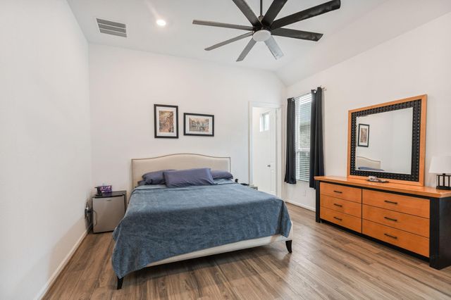 1329 Knollbridge Point Lane, Pinehurst, TX 77362