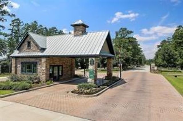 1329 Knollbridge Point Lane, Pinehurst, TX 77362