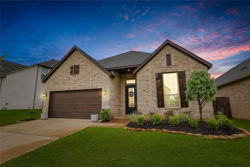 1329 Knollbridge Point Lane, Pinehurst, TX 77362