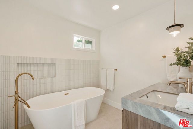 1525 Rogue Street, Placentia, CA 92870