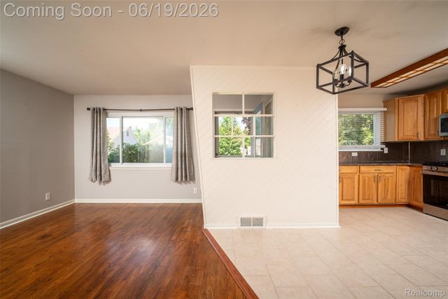 23814 Elmira Street, St. Clair Shores, MI 48082
