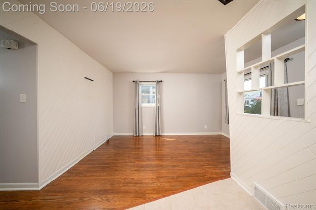 23814 Elmira Street, St. Clair Shores, MI 48082