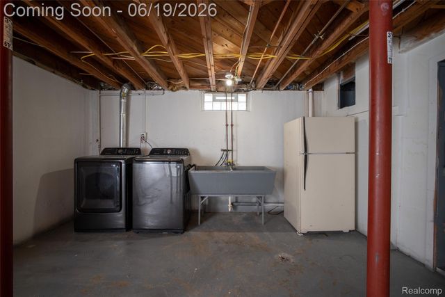 23814 Elmira Street, St. Clair Shores, MI 48082