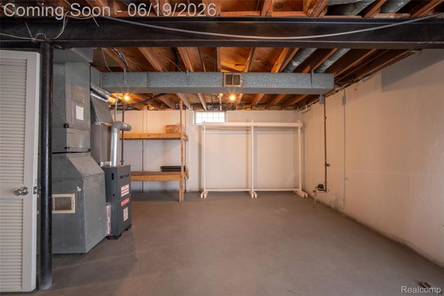 23814 Elmira Street, St. Clair Shores, MI 48082