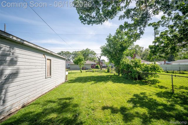 23814 Elmira Street, St. Clair Shores, MI 48082