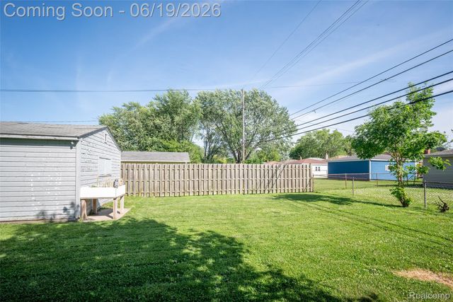 23814 Elmira Street, St. Clair Shores, MI 48082