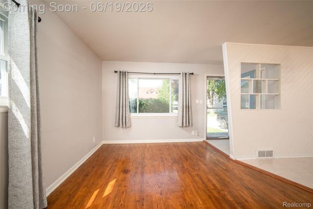 23814 Elmira Street, St. Clair Shores, MI 48082