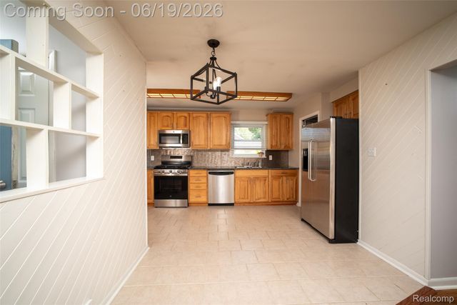 23814 Elmira Street, St. Clair Shores, MI 48082