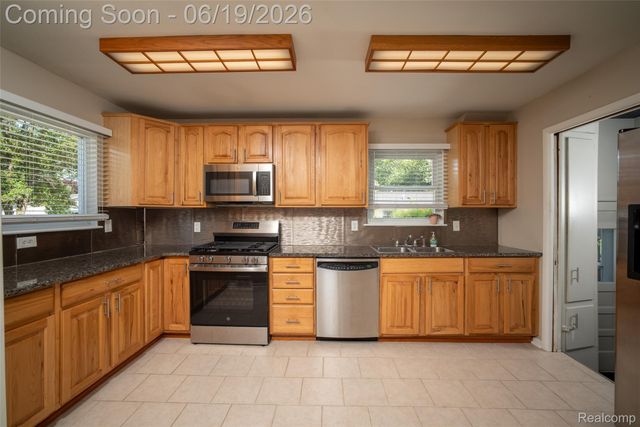23814 Elmira Street, St. Clair Shores, MI 48082