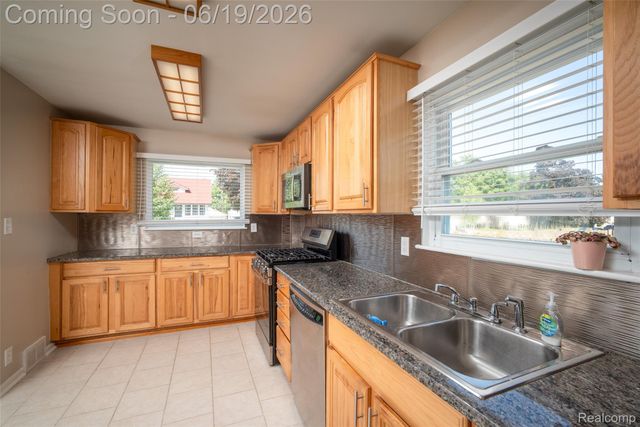23814 Elmira Street, St. Clair Shores, MI 48082