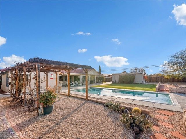 19544 Oneida, Apple Valley, CA 92307