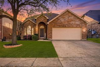 8933 Golden Sunset Trail, Fort Worth, TX 76244