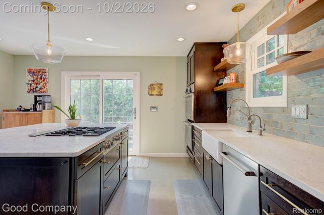 25844 Salem Road, Huntington Woods, MI 48070