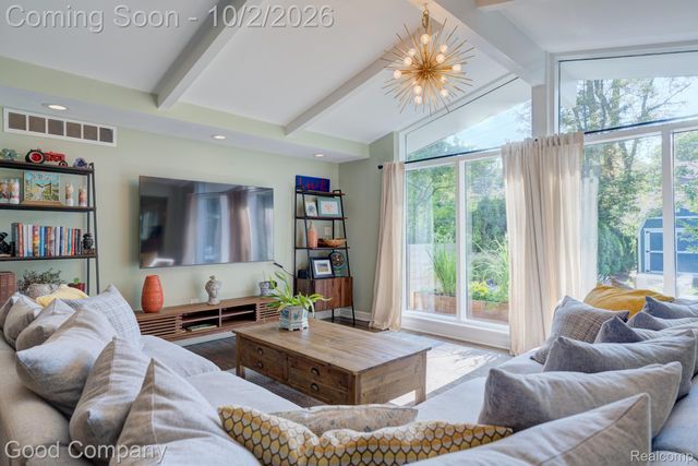 25844 Salem Road, Huntington Woods, MI 48070