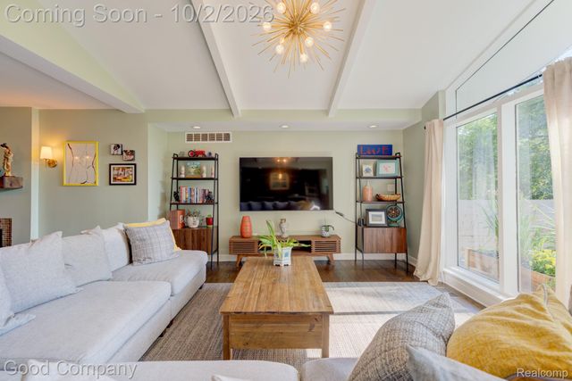 25844 Salem Road, Huntington Woods, MI 48070