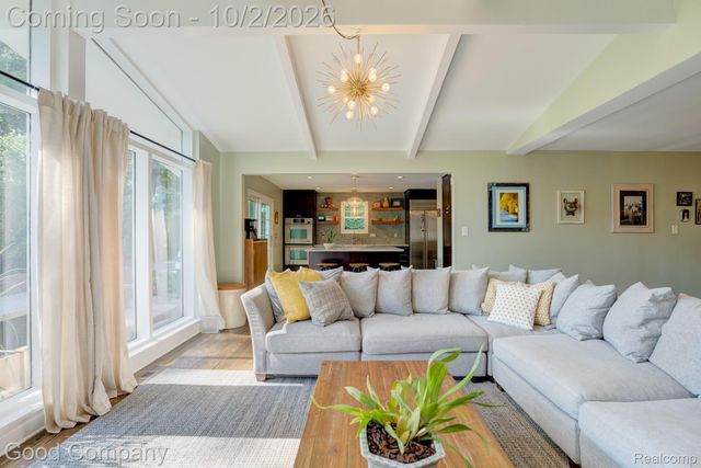 25844 Salem Road, Huntington Woods, MI 48070
