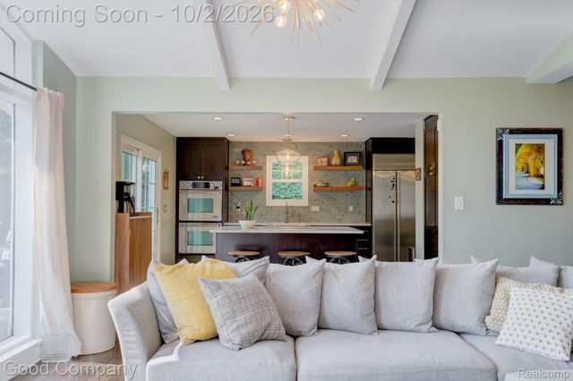 25844 Salem Road, Huntington Woods, MI 48070